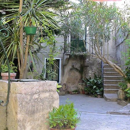 Cortile Via Sales 11 Apartment Erice Luaran gambar