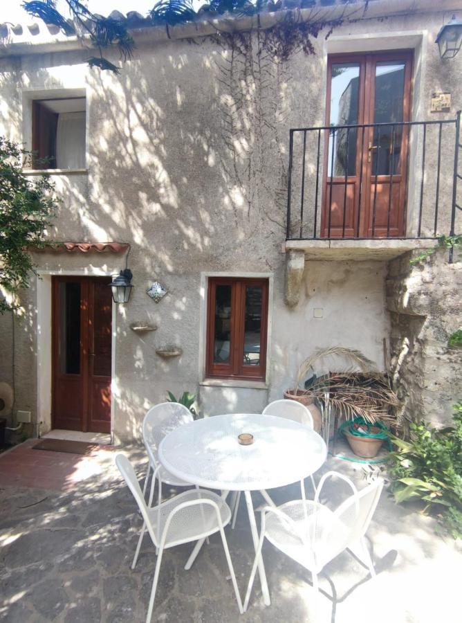 Cortile Via Sales 11 Apartment Erice Luaran gambar